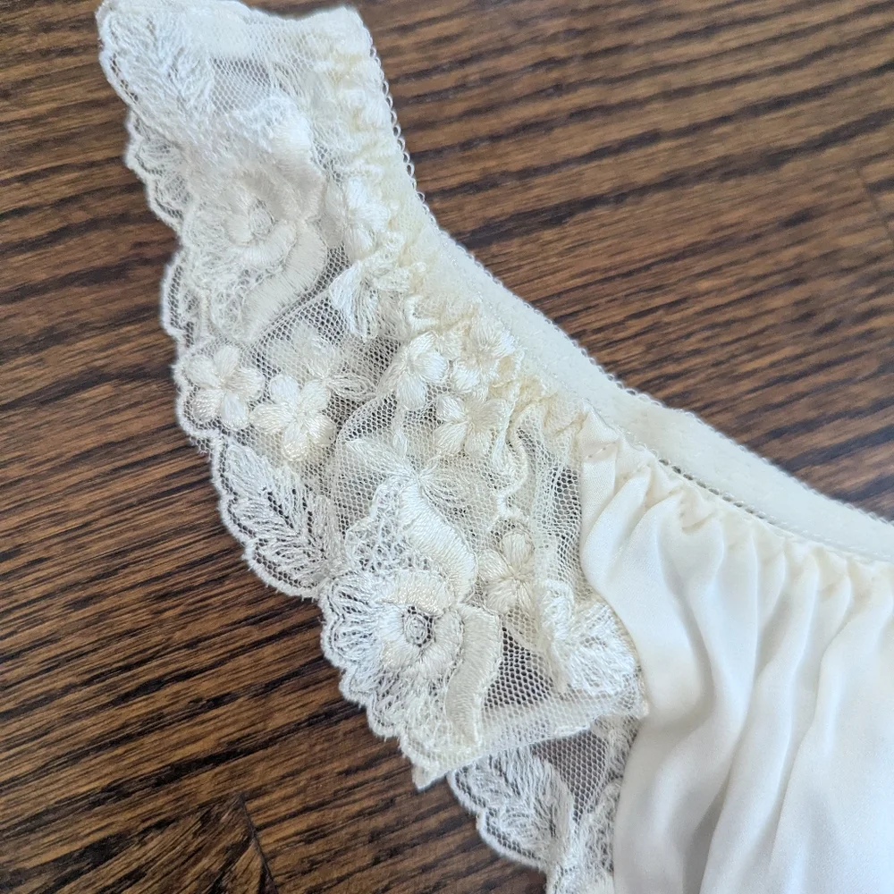 NEW Vintage Victoria's Secret Silk Bridal Cream Lace Thong Medium Y2K - Picture 3 of 6